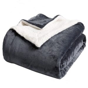 Fleece throw blanket in dark grey color – variant 1