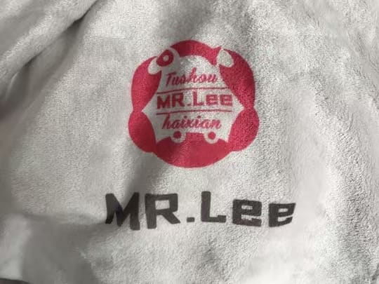 Custom fleece blanket with all-over sublimation print – detailed view